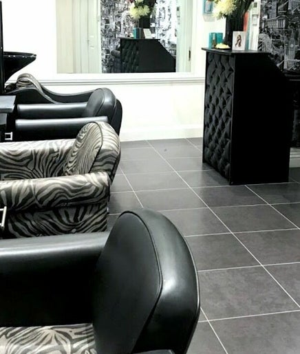 Jacqui R Salon Bild 2