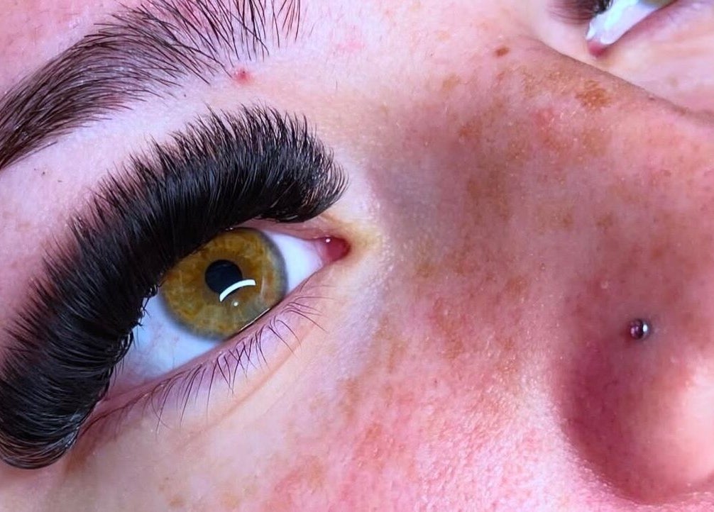 Close-up of eyelash extensions at Tias Lashes, Warnbro, Western Australia, AU, highlighting a beautiful lash set.