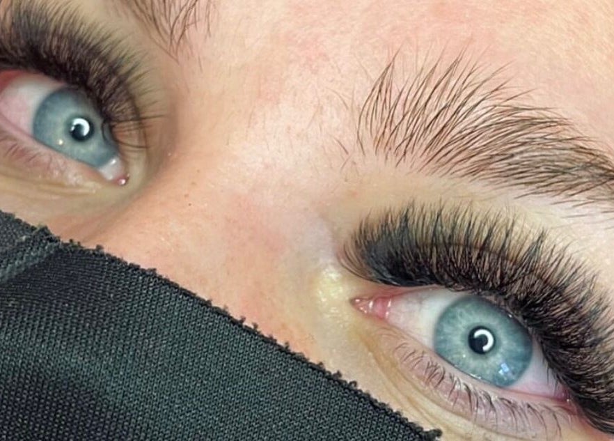 Close-up of expertly applied lashes at Tias Lashes in Warnbro, Western Australia, AU, enhancing natural beauty.