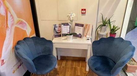 Adrian's Salon - Ladies image 2