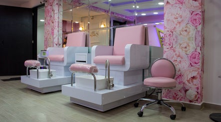 Bella Queen Nail Art image 2