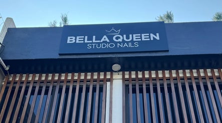 Fachada de Bella Queen Studio Nails en Metepec, Estado de México, MX, con letrero distintivo.
