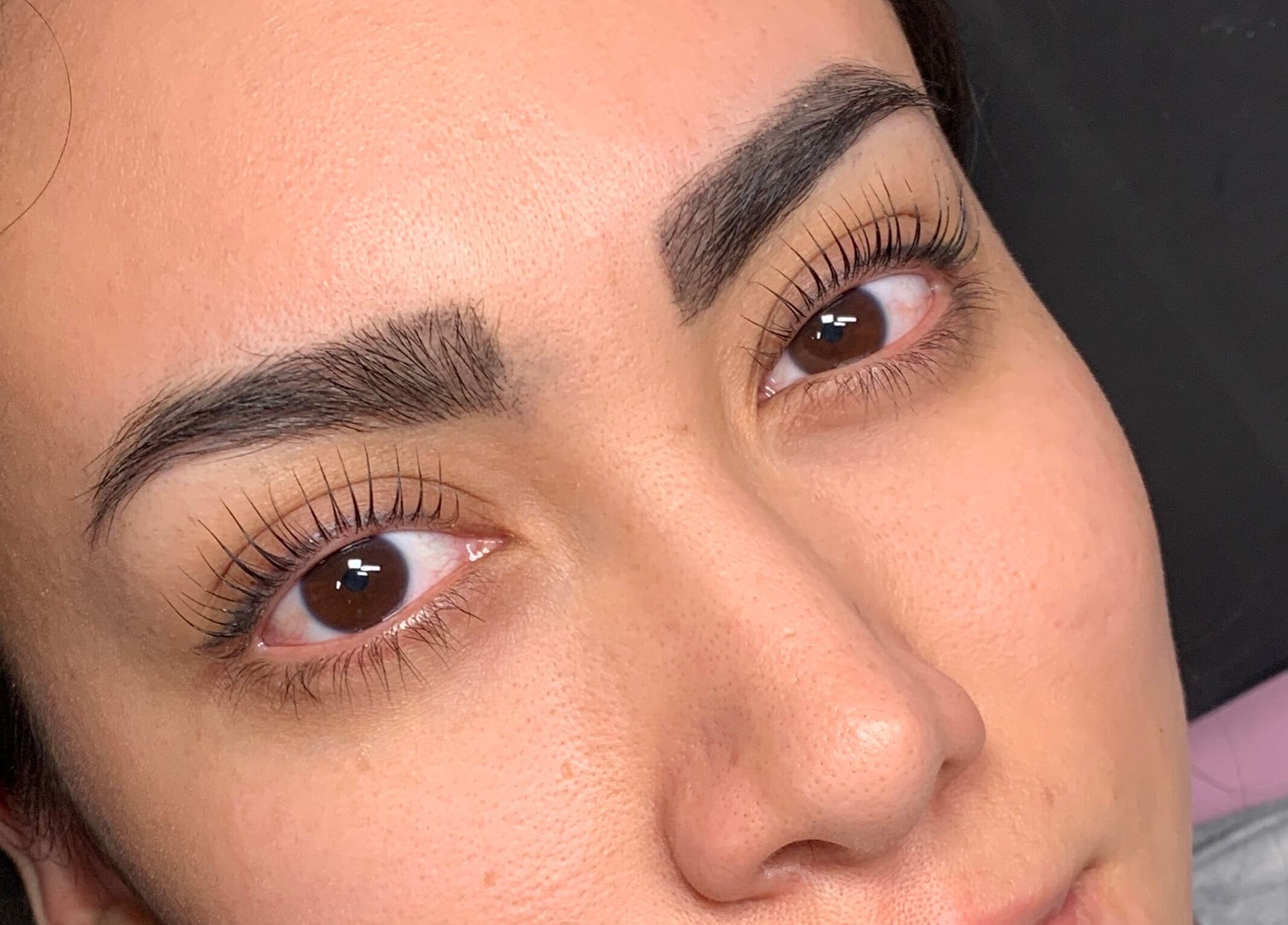Ceja y pestañas cuidadas en Bella Queen Studio Nails, Metepec, Estado de México, MX.