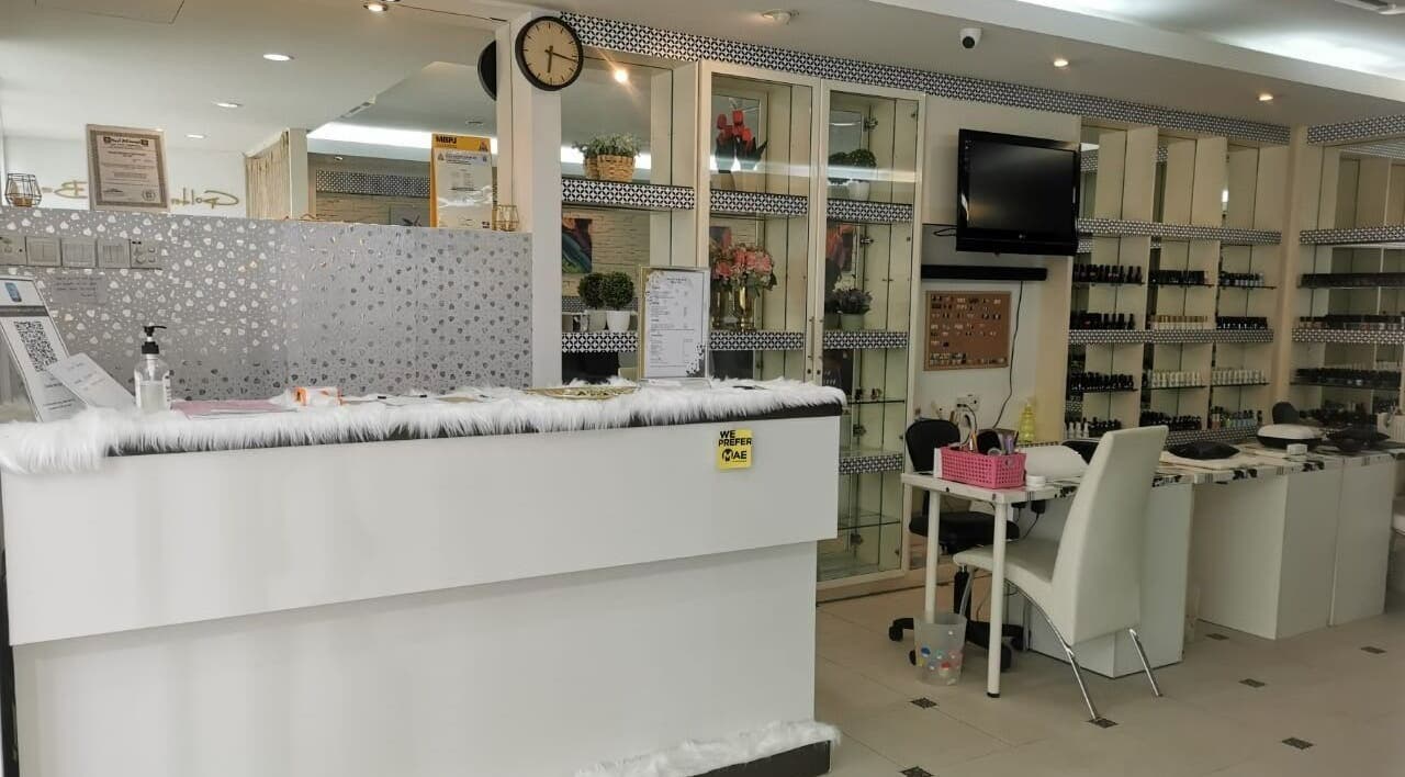 Interior of Golden Beauty Nail Bar in Petaling Jaya, Selangor, MY showcasing a stylish reception area.