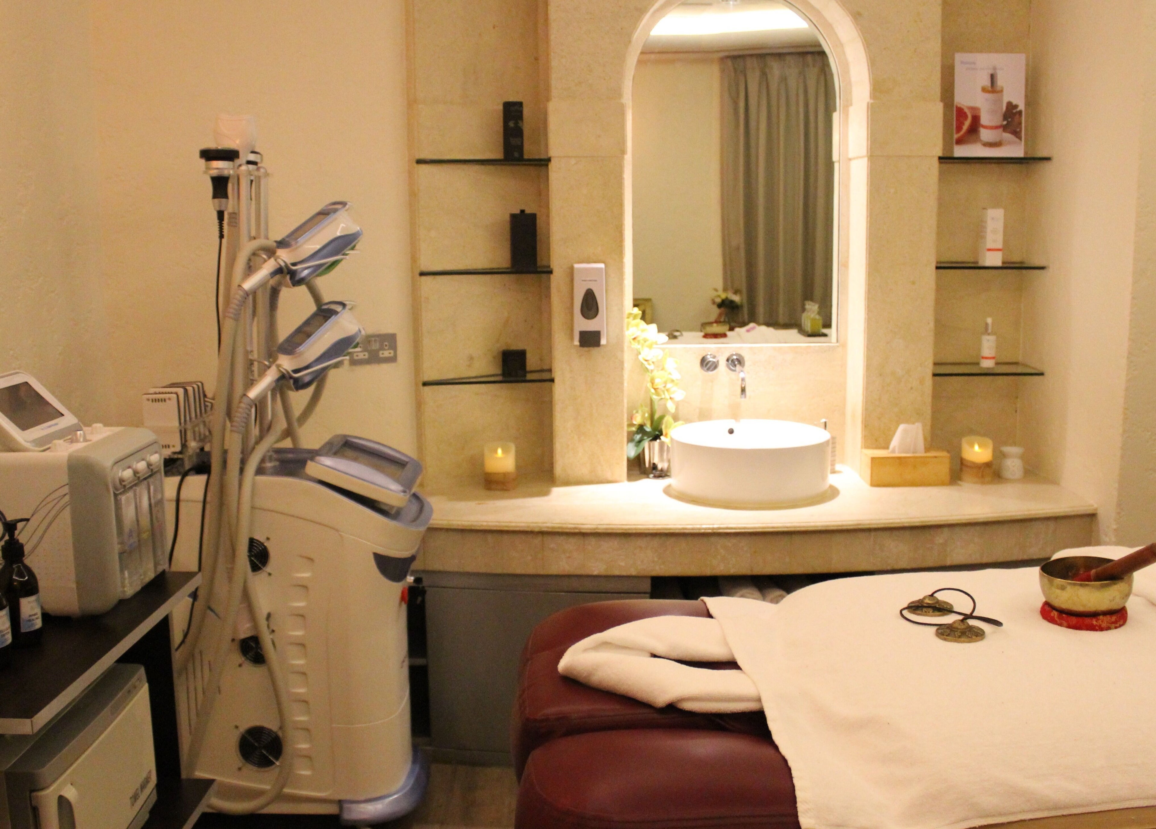 Tranquil spa room at Wellbeings Holistic Healing - Fairmont, Dubai with advanced equipment. Dubai, AE.