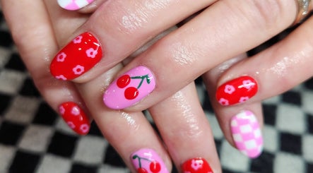 Glamorous Nails and Beauty