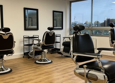 Chaises élégantes chez Restart'UP, Ris-orangis, Île-de-France, FR, pour un confort optimal pendant les soins.