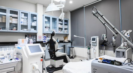 Beverly Hills Plastic Surgeons Group image 2