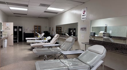 Saddleback Beauty Academy, bilde 2
