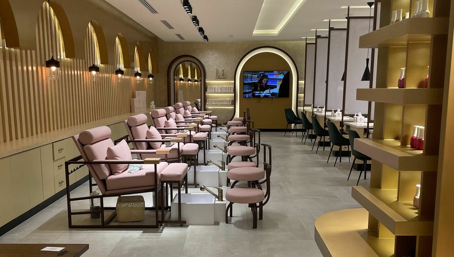 Plush Nail Boutique - Al Takhassousi kép 1