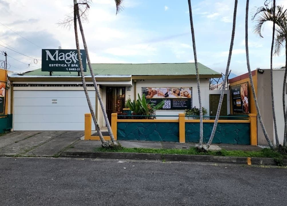 Fachada de Magic Estética y Spa en San José, San José, CR, ofreciendo servicios de belleza y bienestar.