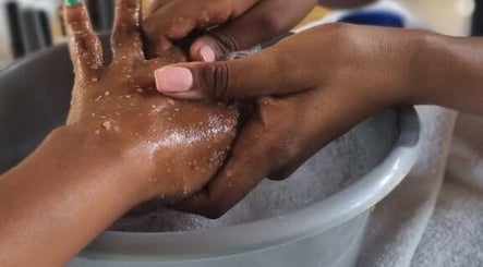 Hand massage at Emihle Mobile Spa in Durban, Gauteng, ZA offers soothing relaxation and premium care.