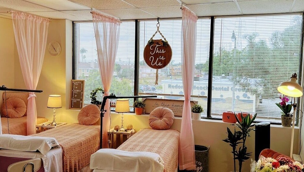 Cozy interior of YV LASHES & BROWS in Redondo Beach, California, US featuring two lash beds and elegant decor.
