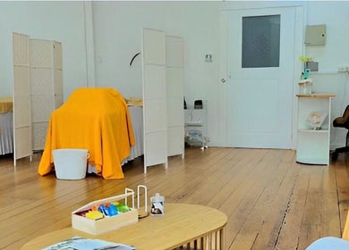 Cozy treatment area at Evarin Lash & Beauty, Fortitude Valley, Queensland, AU with bright yellow blankets.