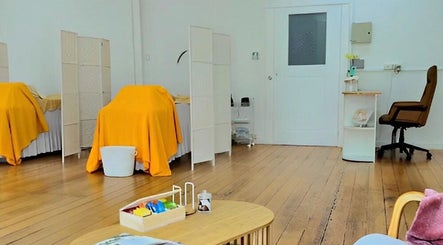 Cozy treatment area at Evarin Lash & Beauty, Fortitude Valley, Queensland, AU with bright yellow blankets.