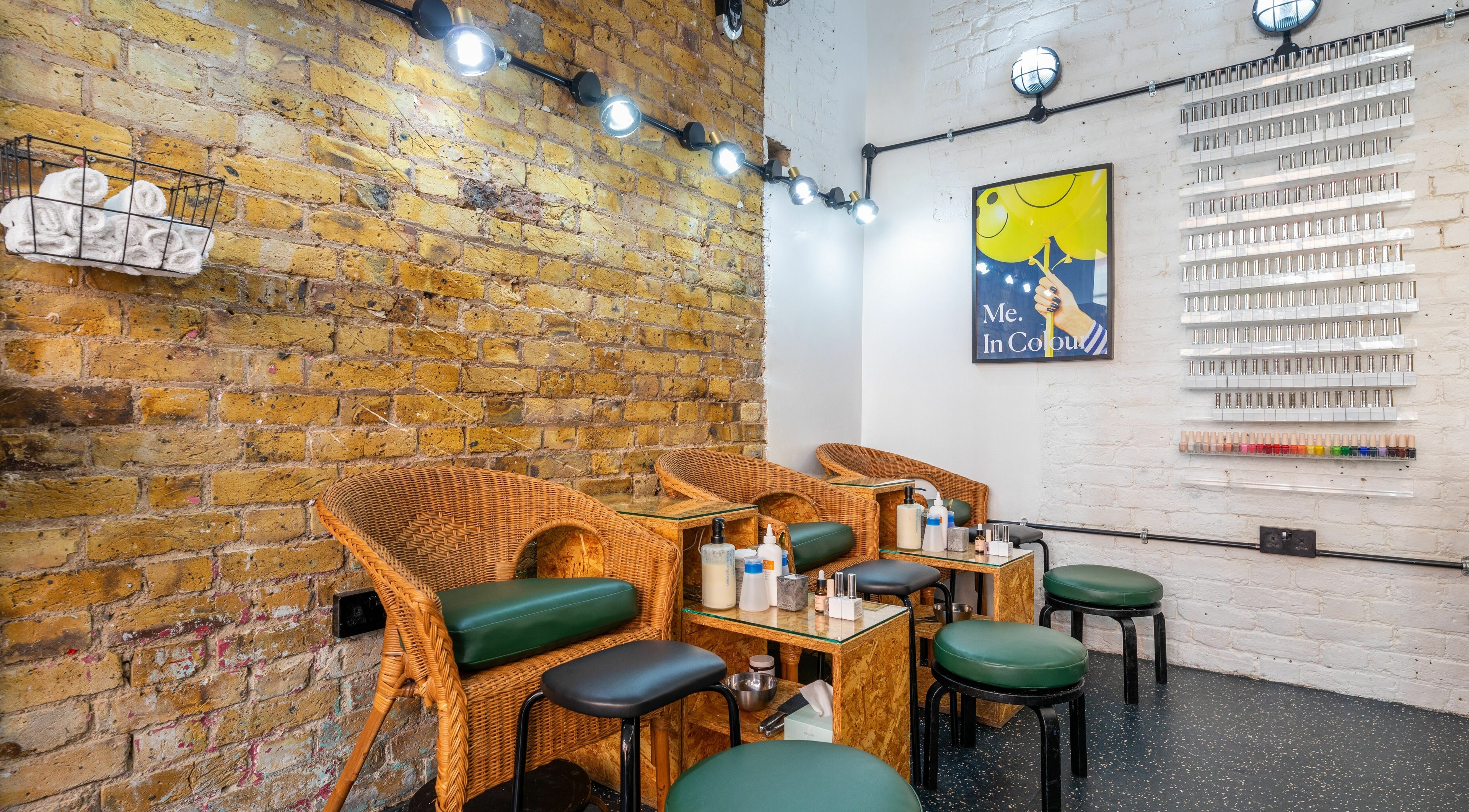 Shoreditch Nails Shoreditch, a cozy venue in London, England, GB, showcasing stylish wicker chairs and vibrant decor.
