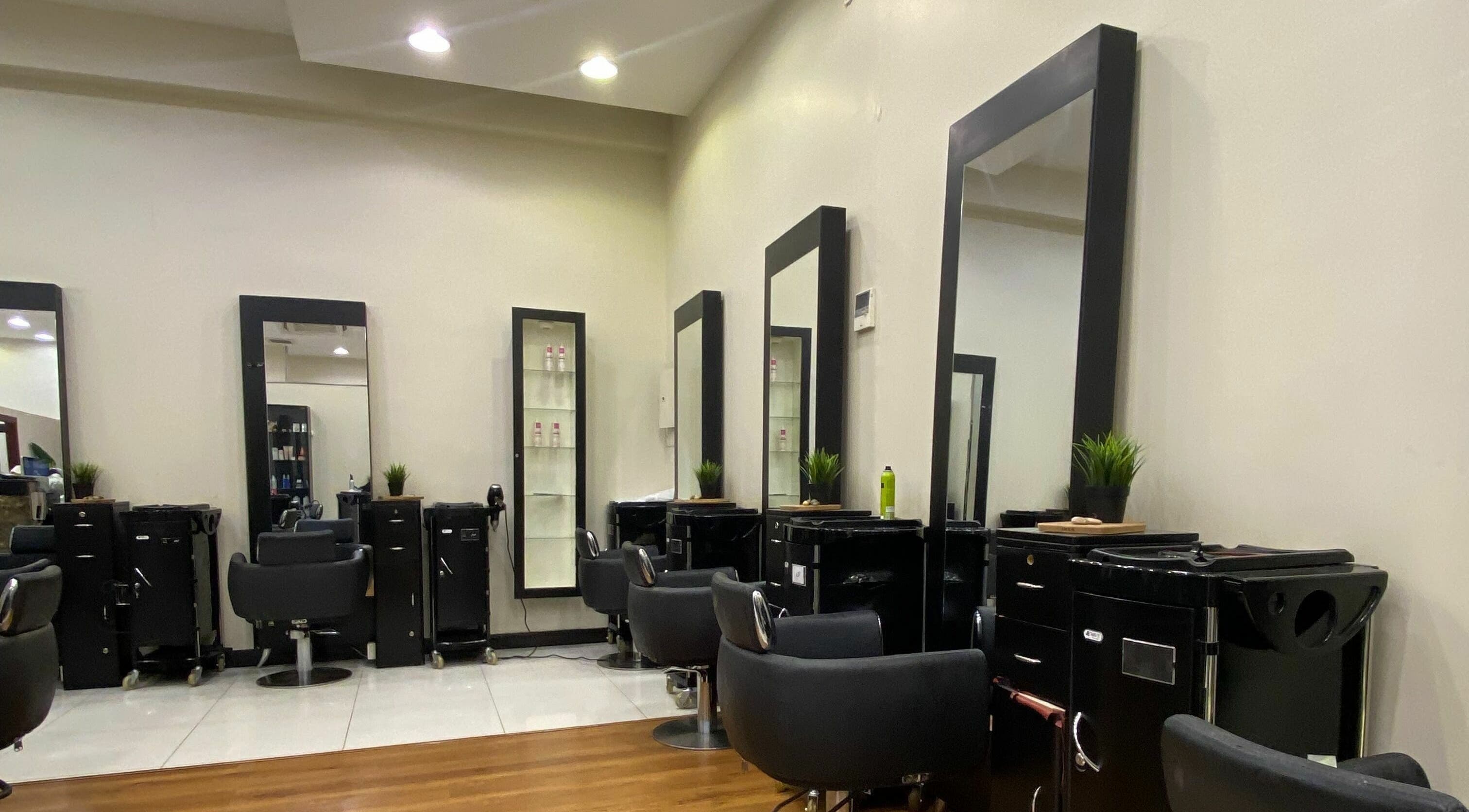 Modern styling stations at Senyourah Salon Al Routha الروضة, Riyadh, Riyadh Province, SA.