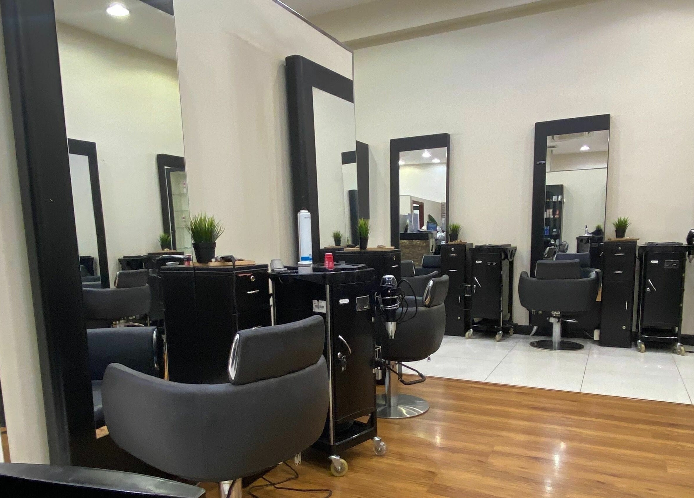 Modern styling chairs and mirrors at Senyourah Salon Al Routha, Riyadh, Riyadh Province, SA.