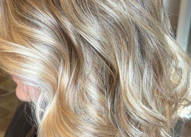 Gorgeous blonde hair waves at Narimane Kanaan, Ottawa, Ontario, CA, showcasing professional styling.