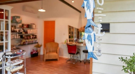 Image de My Wife's Folly Hairdressing 3