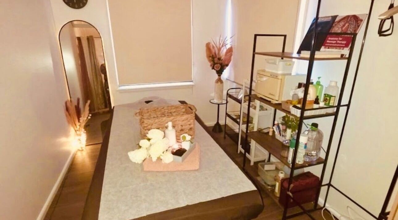 Cozy treatment room at Remotion remedial fusion therapy in Condell Park, New South Wales, AU, enhancing relaxation.