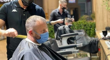 Barber Kiosk - Auchan Titan – kuva 2