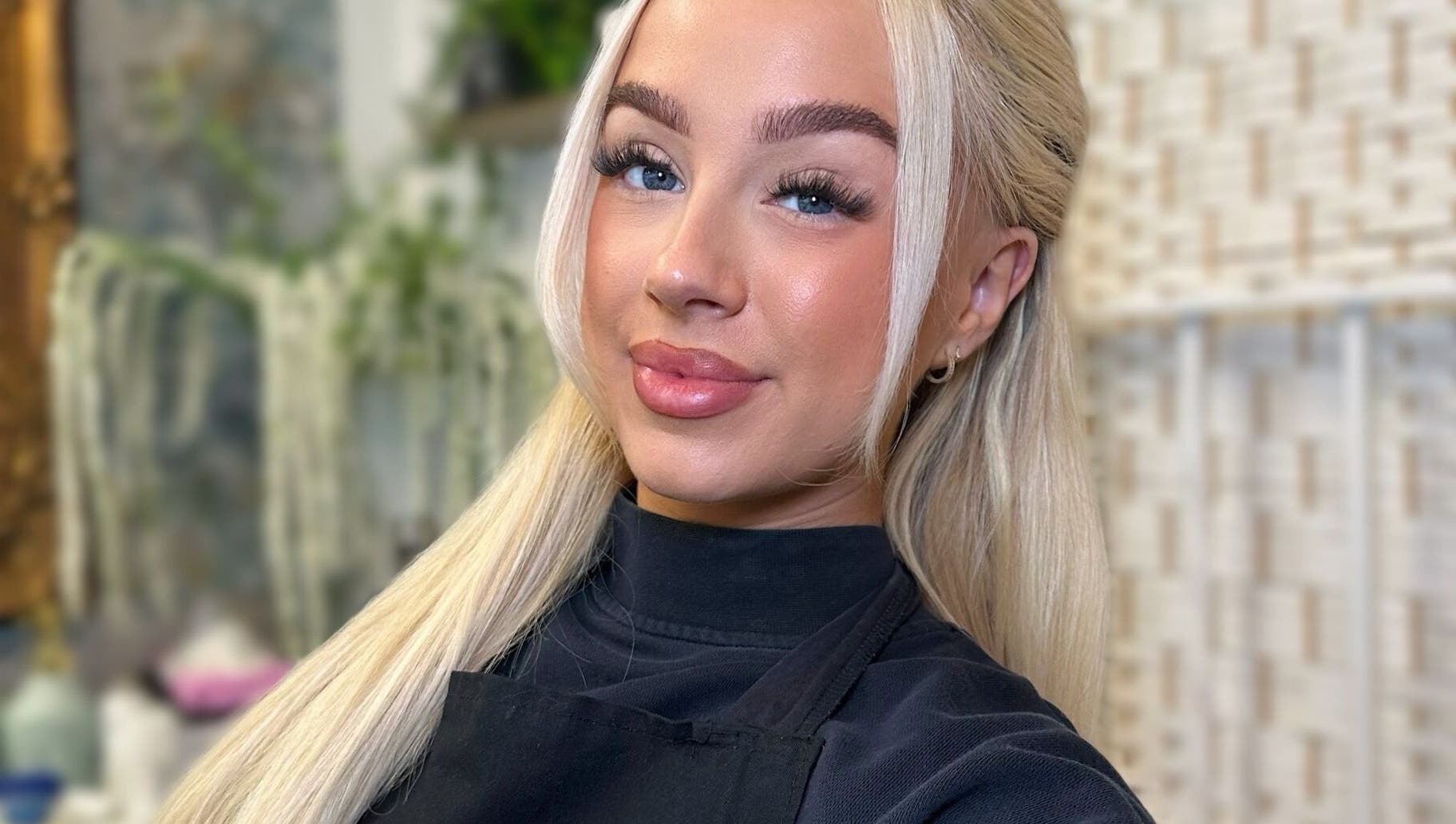 Experienced stylist at Braden Beauty in Uplands, Wales, GB, showcasing elegant beauty services.