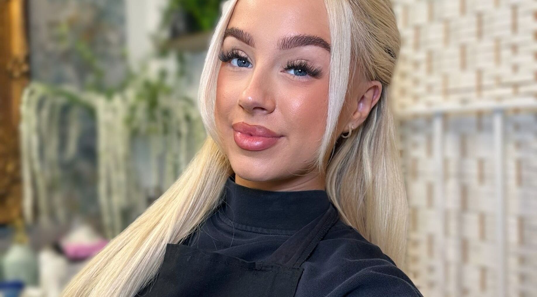 Experienced stylist at Braden Beauty in Uplands, Wales, GB, showcasing elegant beauty services.