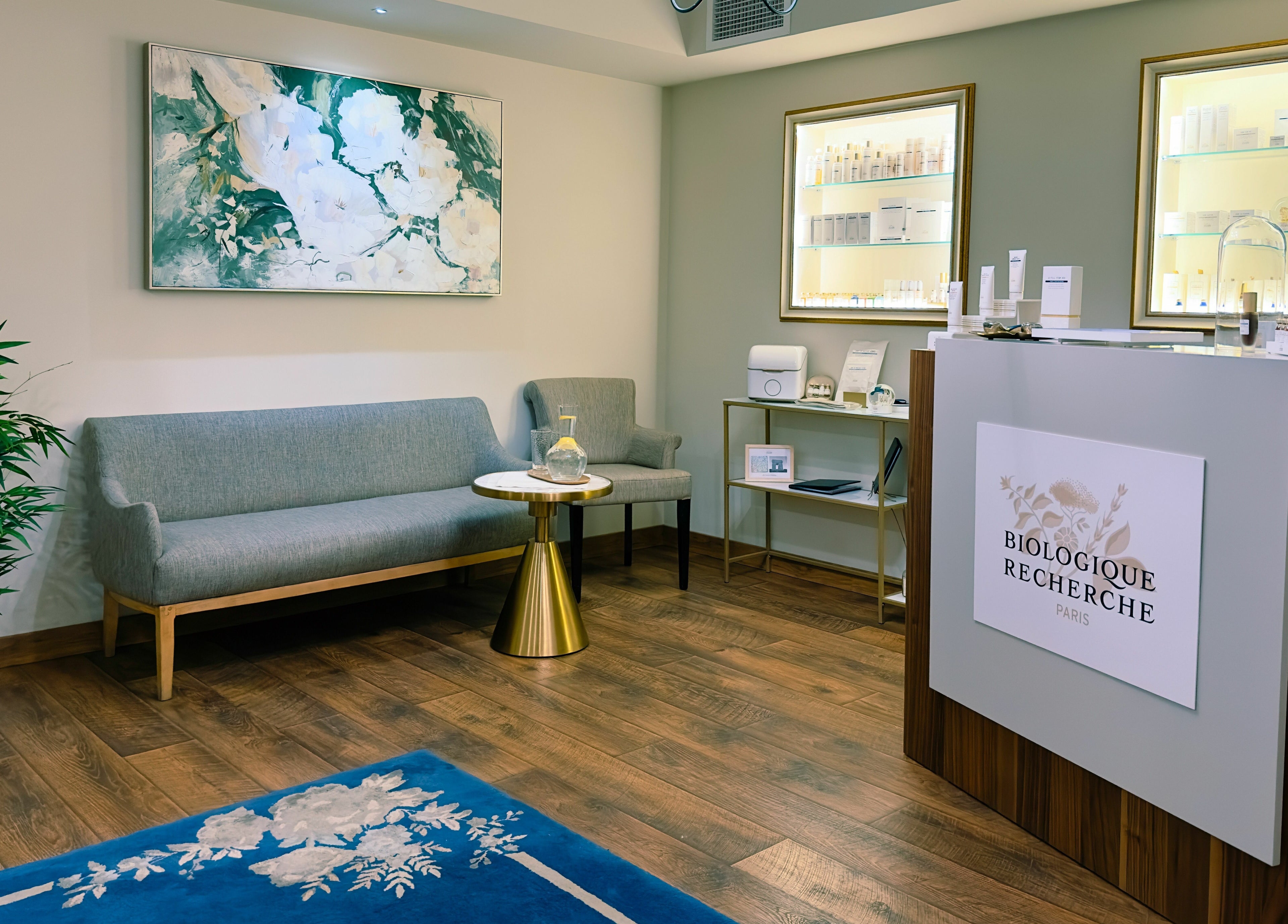 Elegant reception area at Apricot Spa, Yerevan, Yerevan, AM with stylish seating and luxury decor.