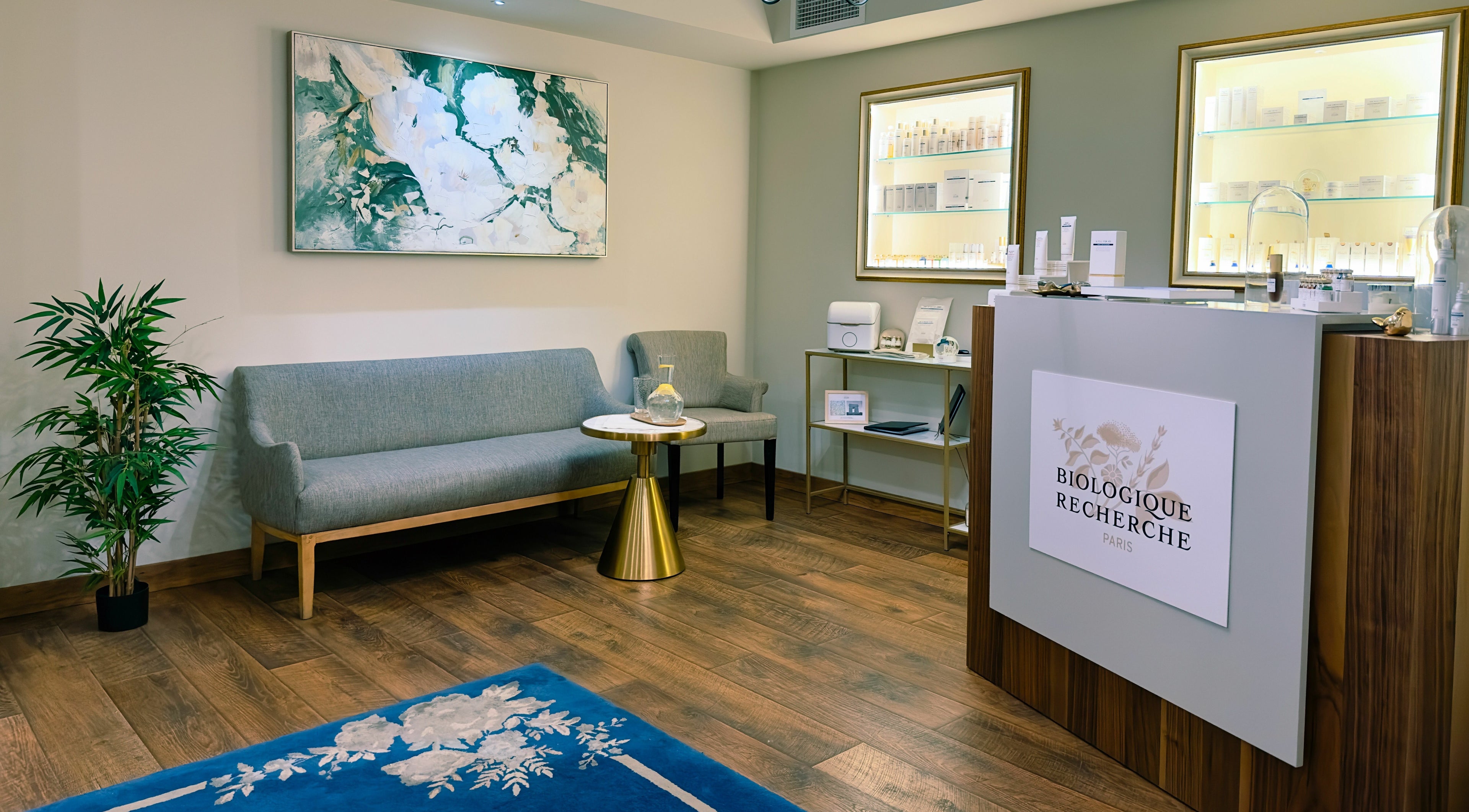 Elegant reception area at Apricot Spa, Yerevan, Yerevan, AM with stylish seating and luxury decor.