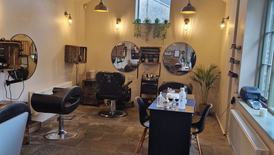 Calida Hair & Beauty, bilde 1