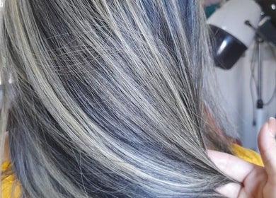 Close-up of grey hair highlights at Beauty by Pascalle, Paramaribo, Paramaribo, SR.