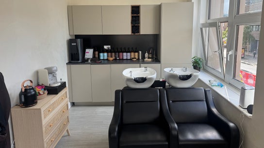 Megy’s Hair Studio