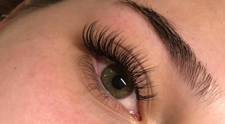 lashes.bynadja image 3