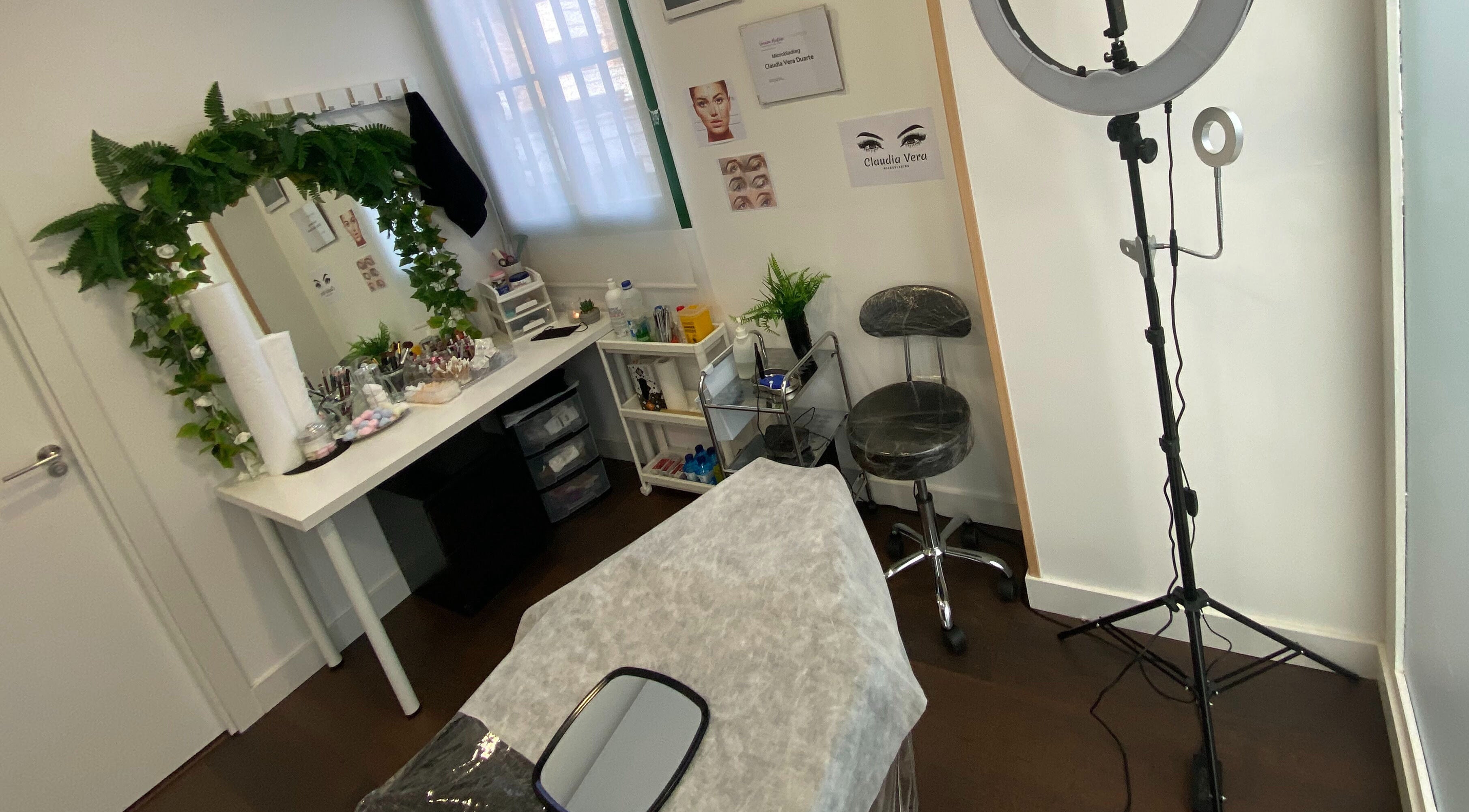 Sala elegante de Claudia Vera - Microblading, Micropigmentacion & Beauty en Majadahonda, Comunidad de Madrid, ES.