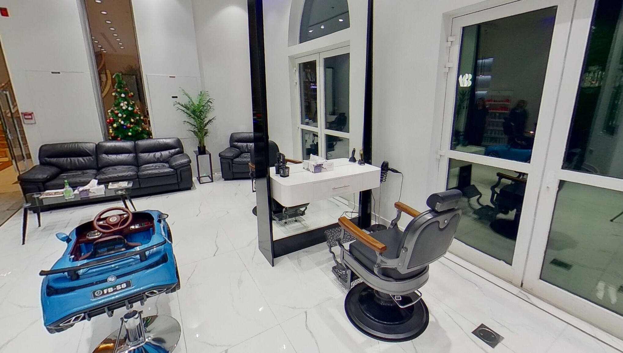 Relaxing interior of The Lab Gent's Salon & Spa - Arabian Ranches 2, Dubai, AE featuring stylish salon chair.