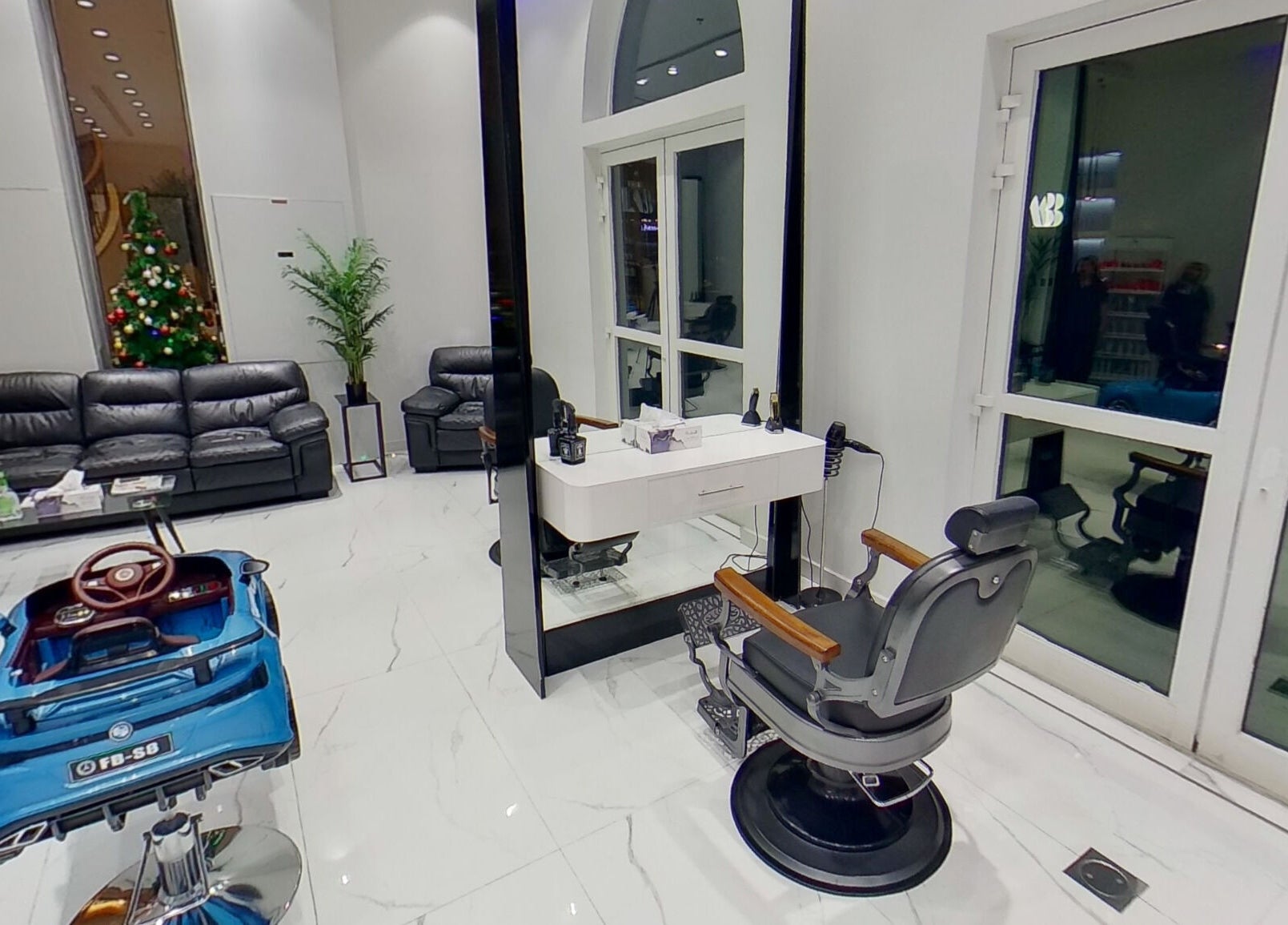 Relaxing interior of The Lab Gent's Salon & Spa - Arabian Ranches 2, Dubai, AE featuring stylish salon chair.