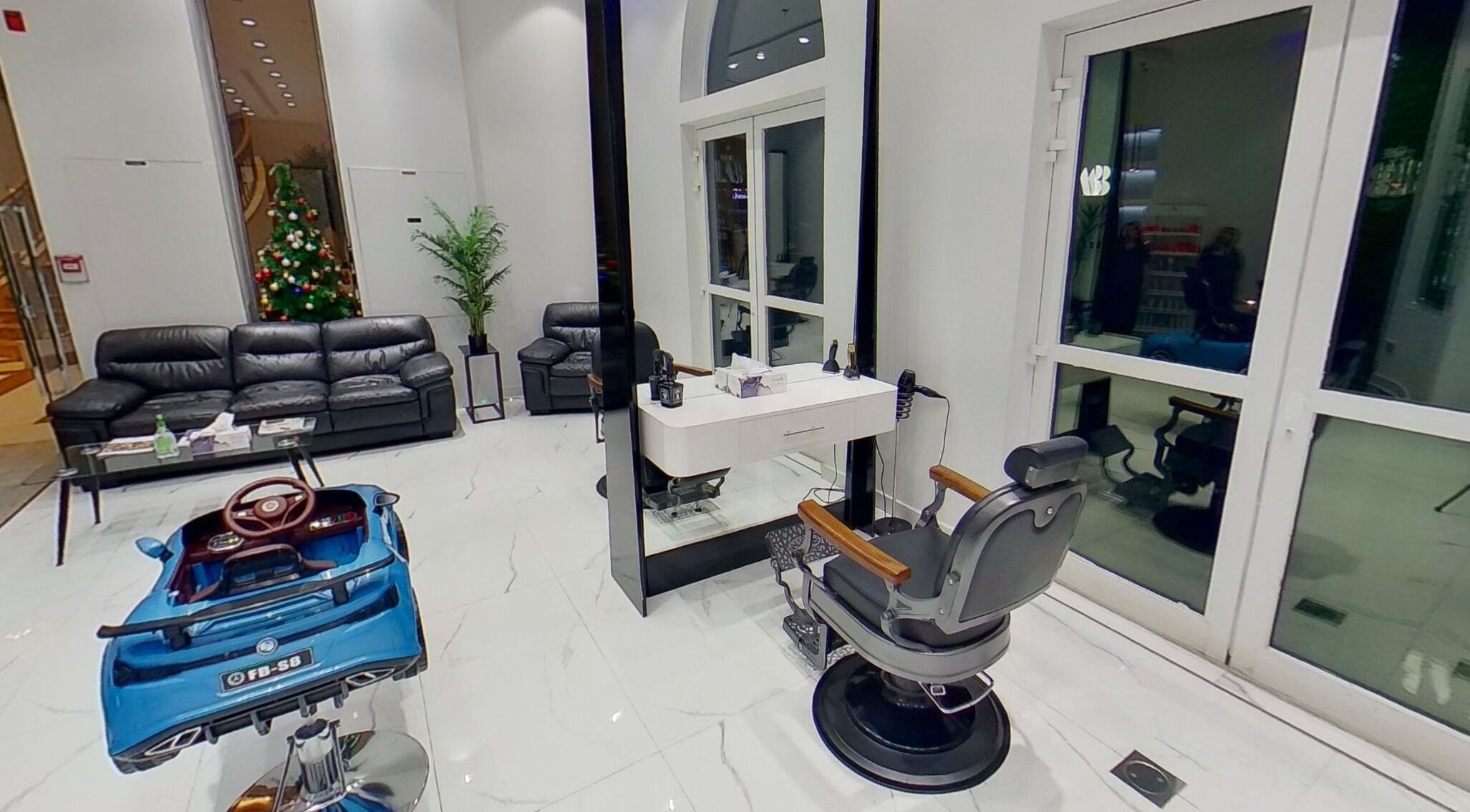 Relaxing interior of The Lab Gent's Salon & Spa - Arabian Ranches 2, Dubai, AE featuring stylish salon chair.