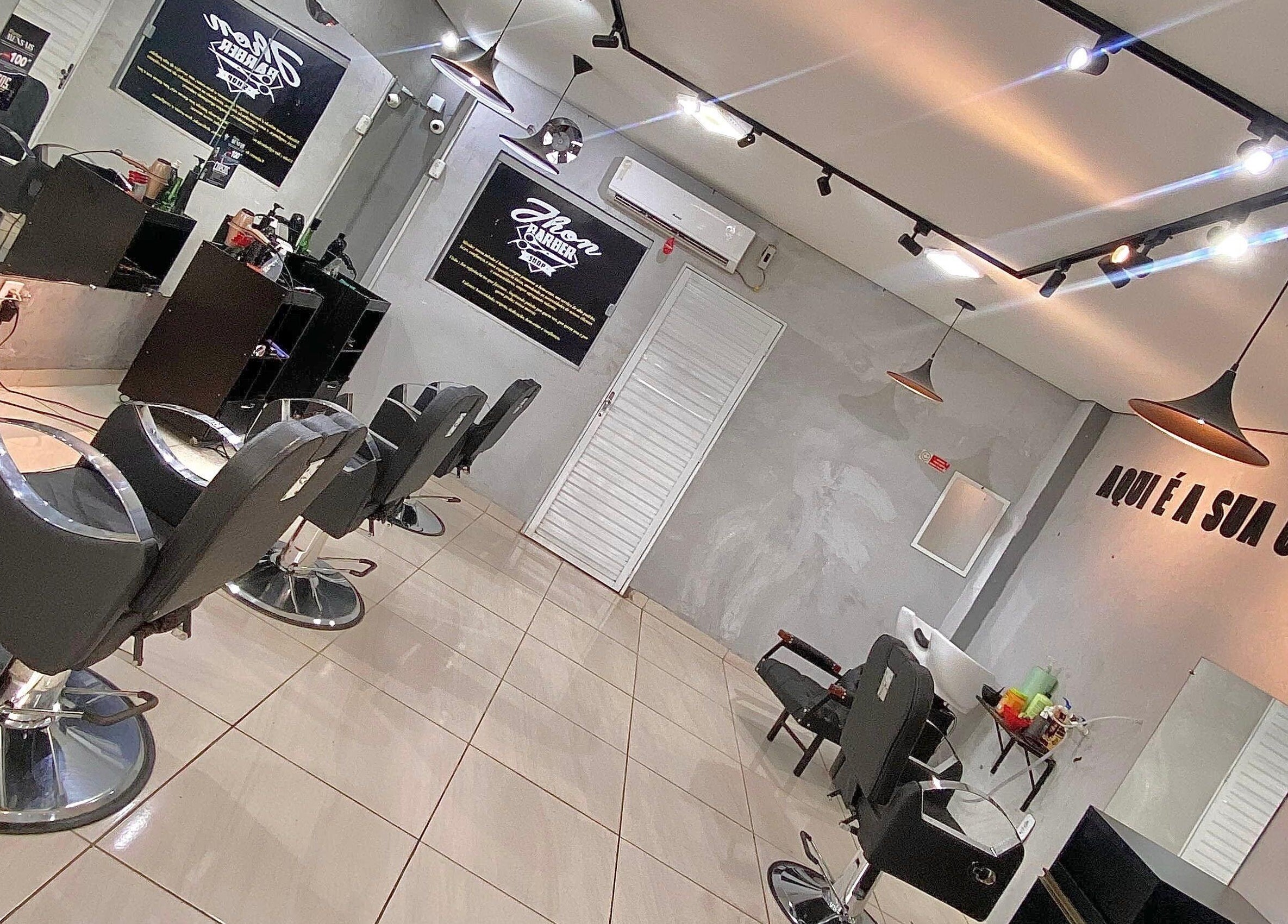 Interior moderno do Jhon Barber Shop unidade 1, Jardim Paulista, Tocantins, Tocantins, BR.