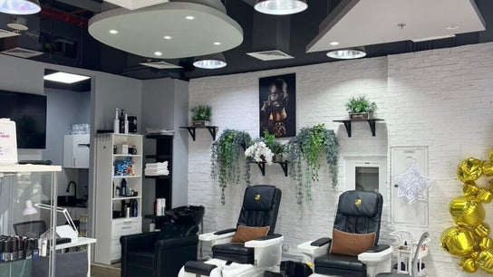 Diana's Lash House Ladies Salon