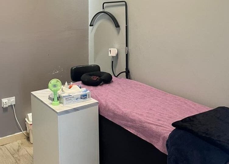 Quiet lash treatment room at Diana's Lash House Ladies Salon in Dubai, AE, featuring a cozy treatment bed.