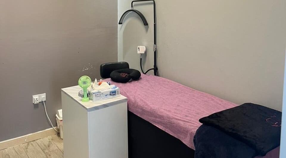 Quiet lash treatment room at Diana's Lash House Ladies Salon in Dubai, AE, featuring a cozy treatment bed.