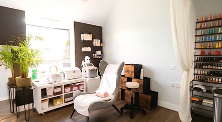 Cozy treatment room at DERMEDICA Beauty Studio, Hertford, GB with plush chair and beauty equipment.