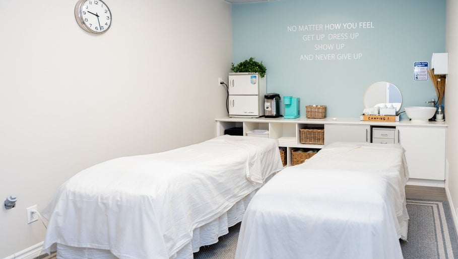Relaxing treatment room at Oakspa Wellness Inc., Markham, Ontario, CA, perfect for rejuvenation and peace.