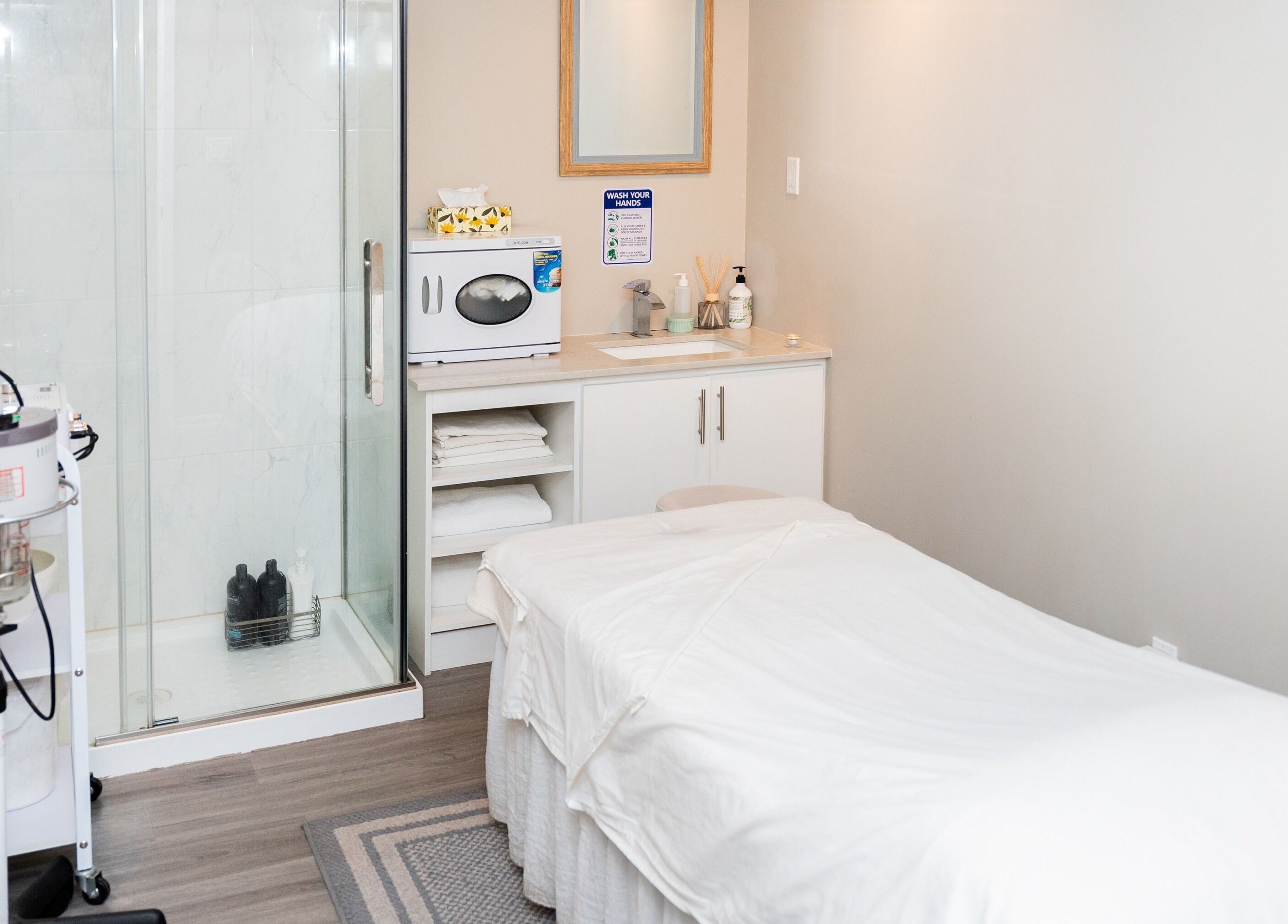 Tranquil treatment room at Oakspa Wellness Inc., Markham, Ontario, CA, featuring a cozy bed and modern amenities.