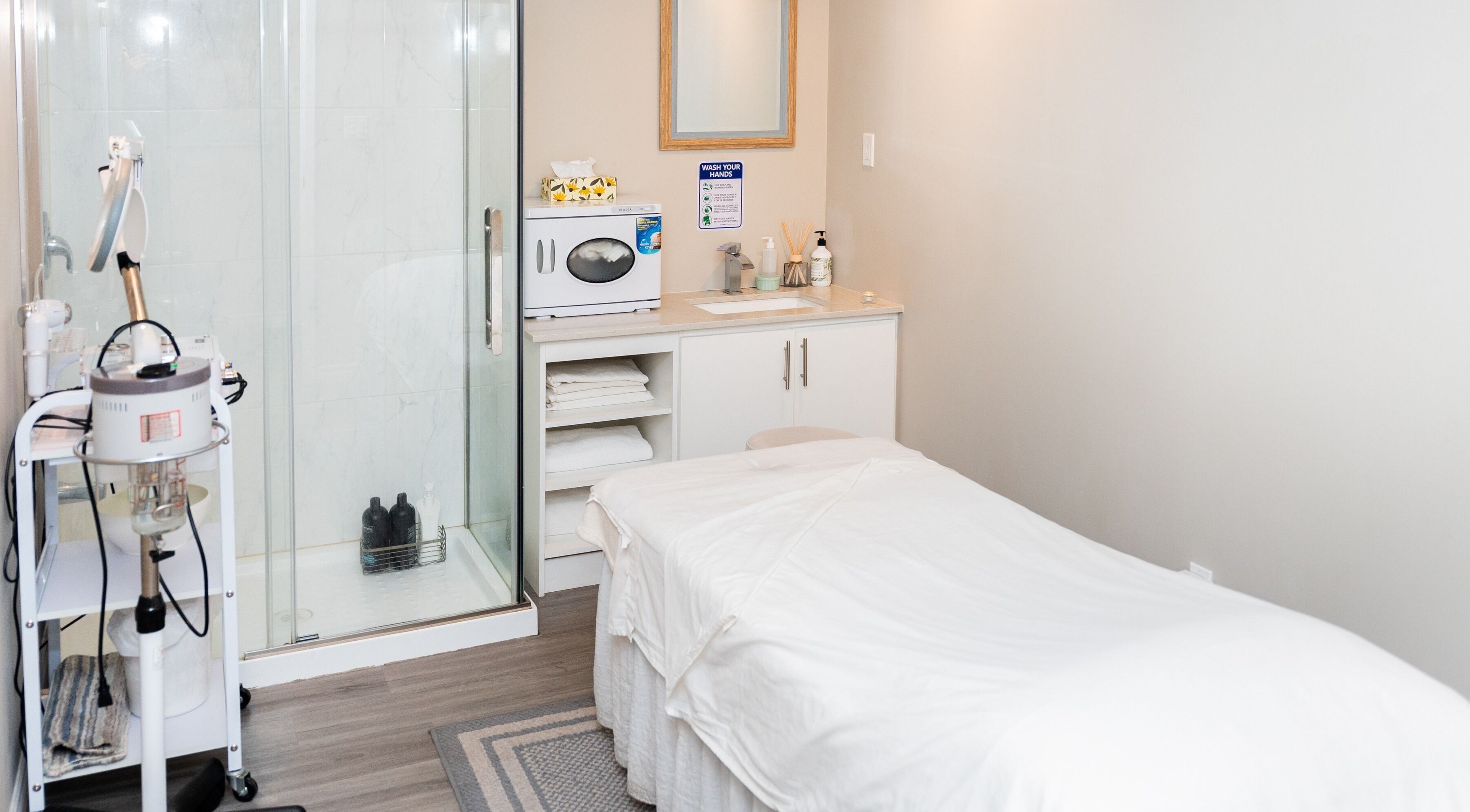 Tranquil treatment room at Oakspa Wellness Inc., Markham, Ontario, CA, featuring a cozy bed and modern amenities.