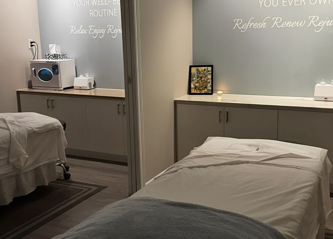 Therapy room with treatment beds at Oakspa Wellness Inc., Markham, Ontario, CA offering a relaxing ambiance.