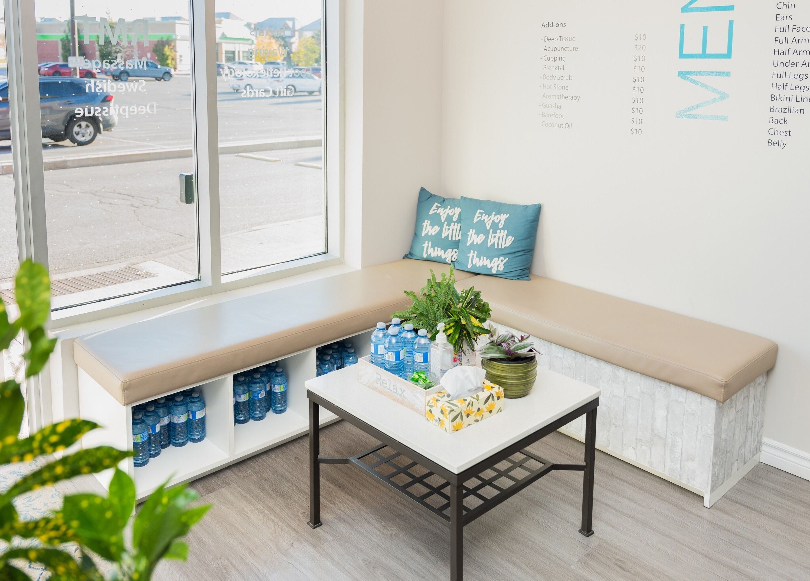 Relaxing waiting area at Oakspa Wellness Inc. in Markham, Ontario, CA with seating and plants.