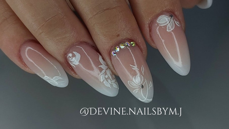 Devine Nails by M J, bild 1