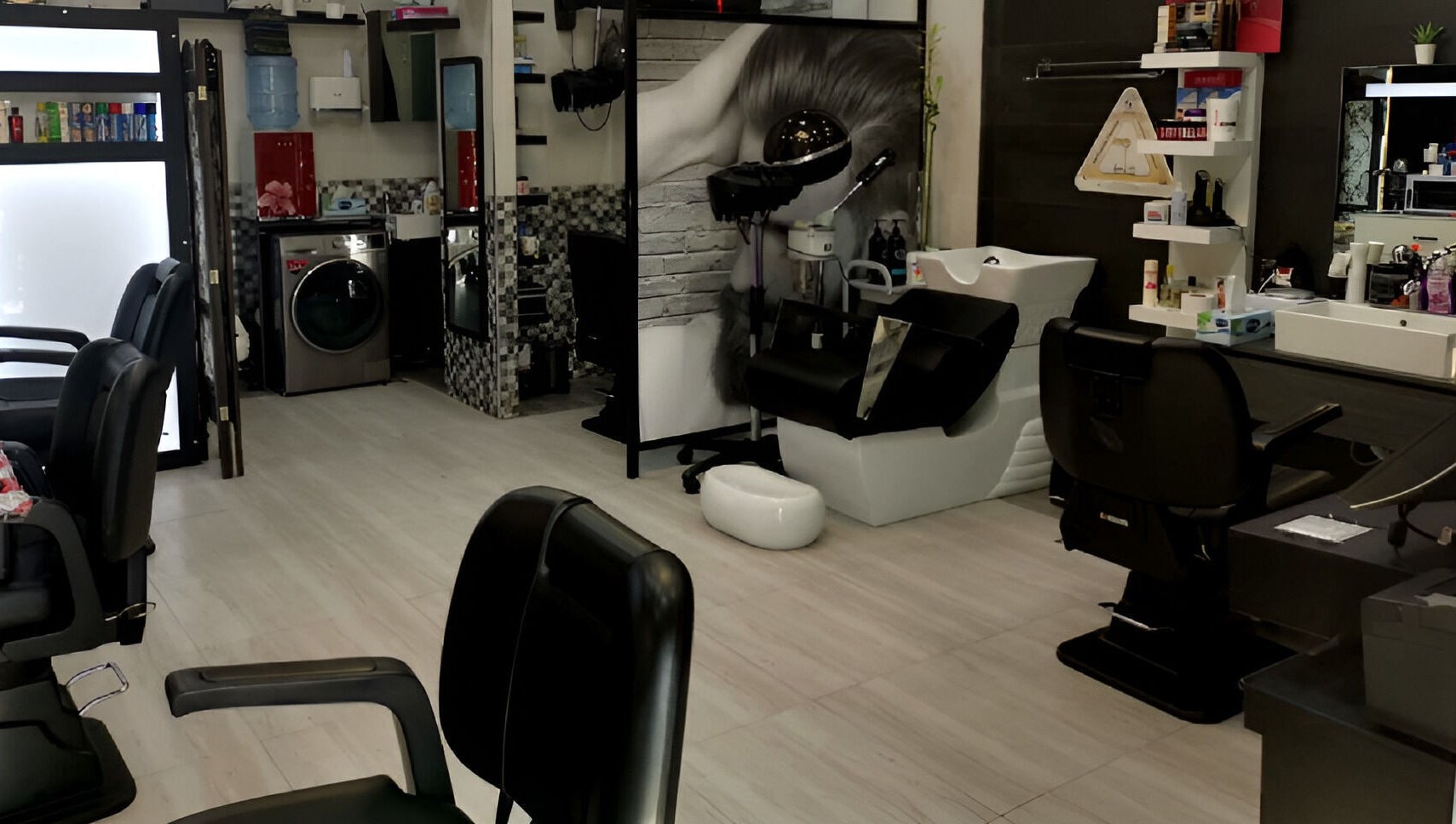 Modern interior of Kenchie Gents Salon Al Nahda in Dubai, AE featuring sleek black chairs and hair styling stations.